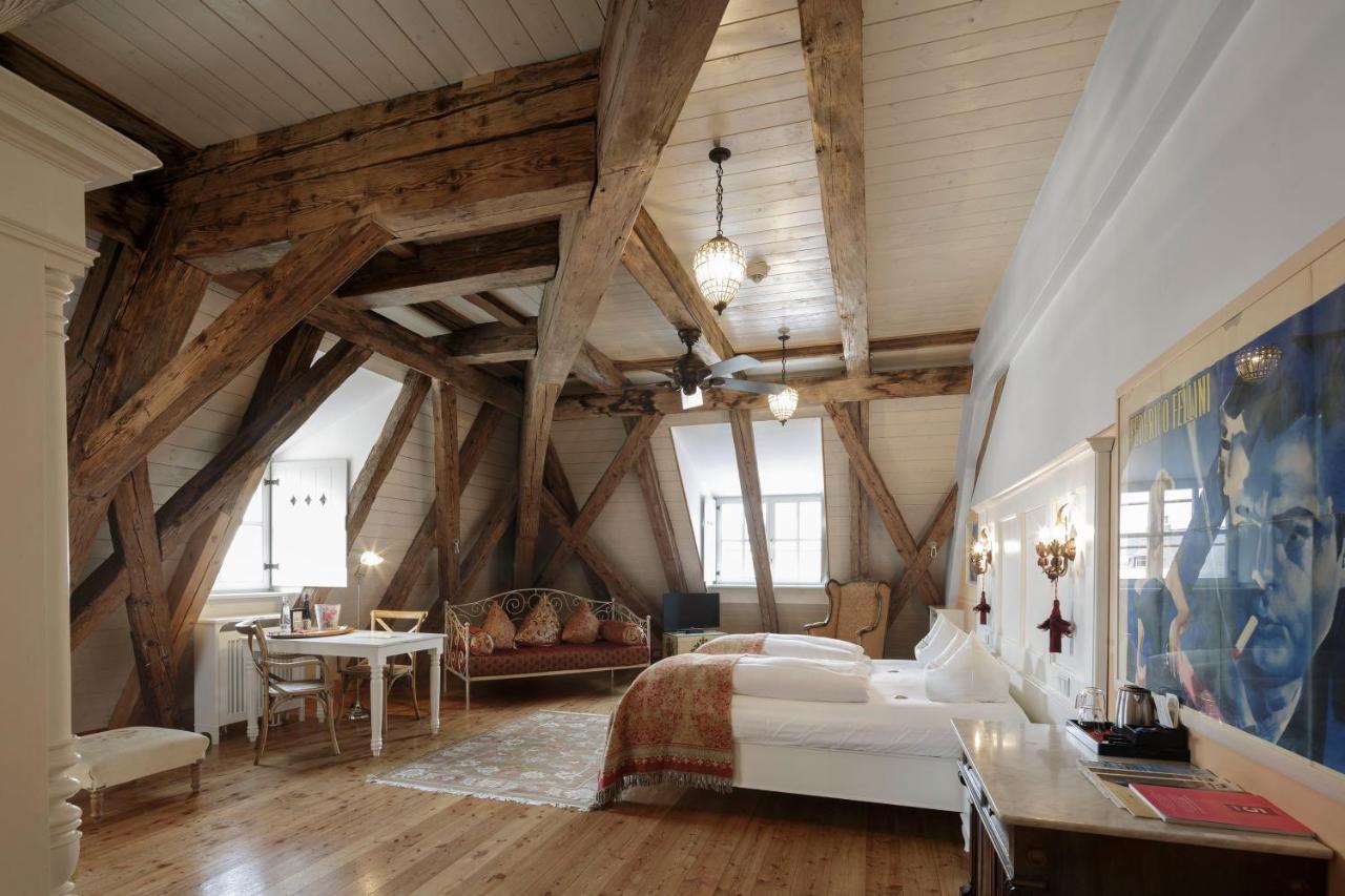 Hotel Orphee - Grosses Haus Řezno Exteriér fotografie