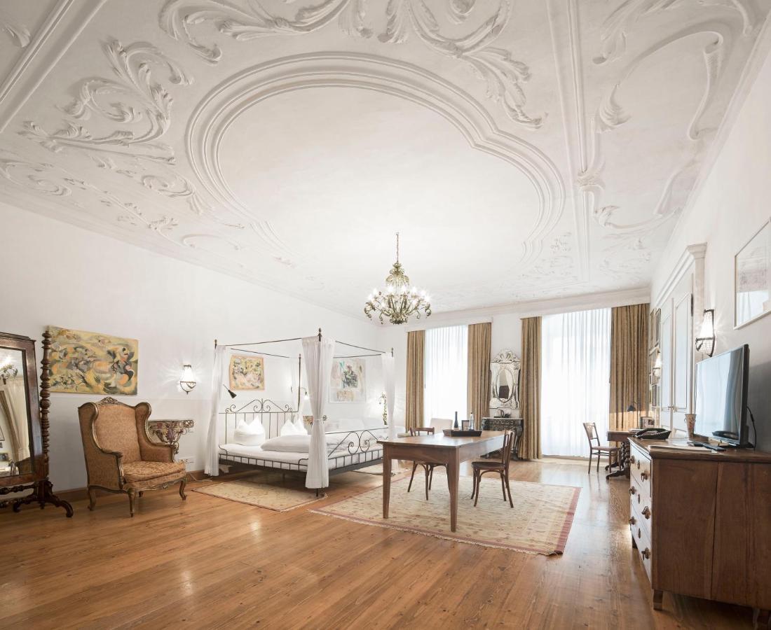 Hotel Orphee - Grosses Haus Řezno Exteriér fotografie
