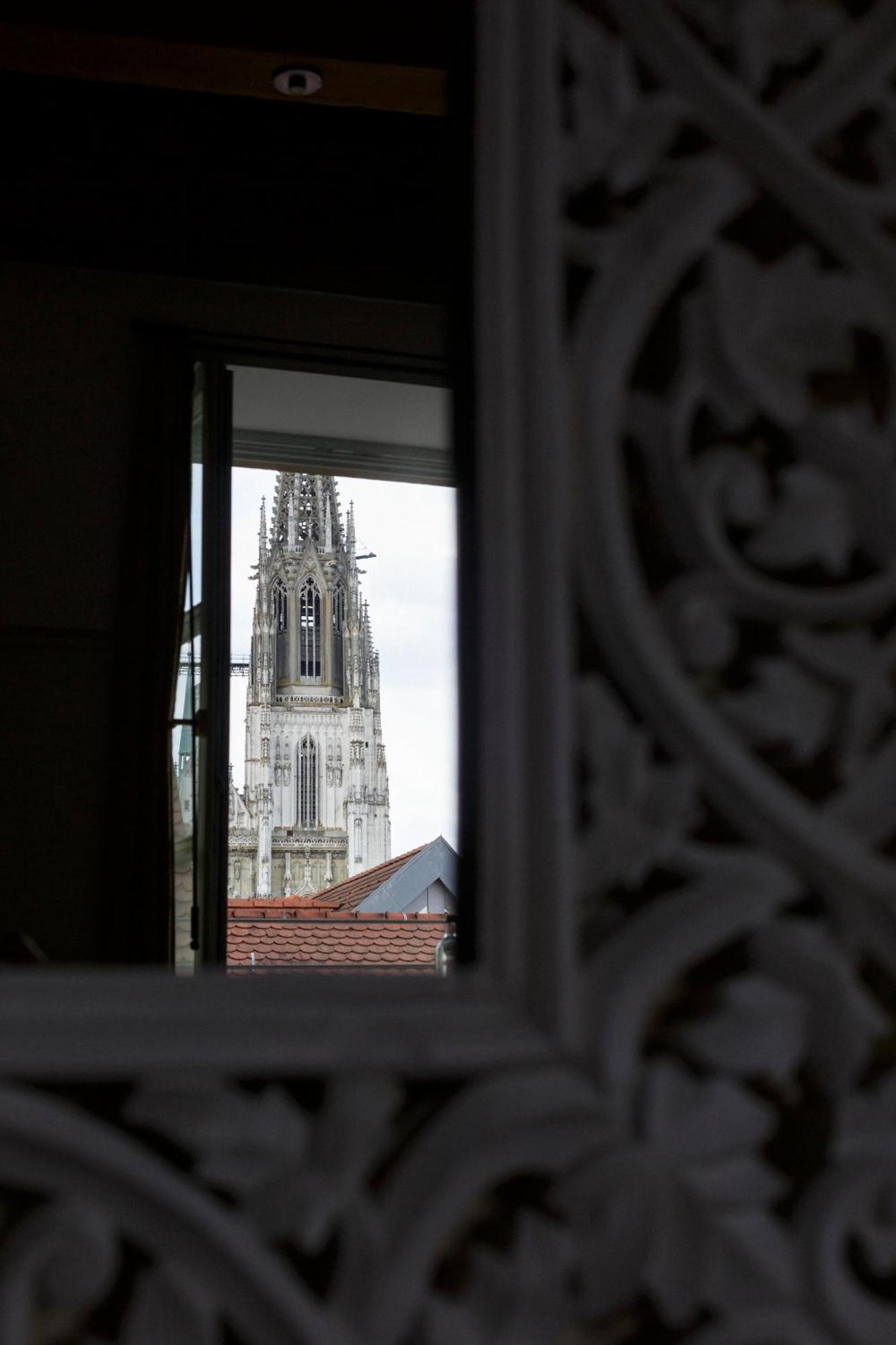 Hotel Orphee - Grosses Haus Řezno Exteriér fotografie