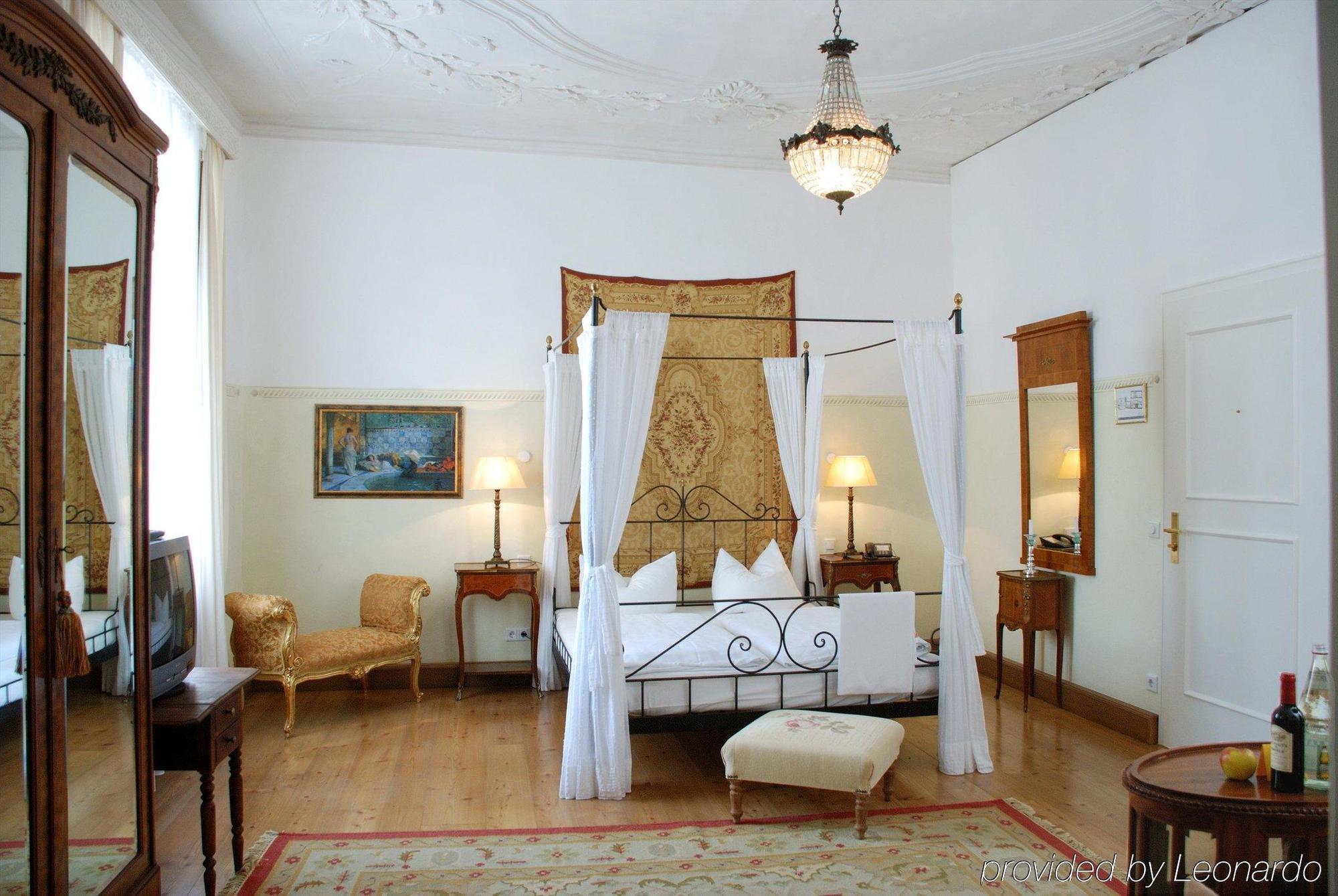 Hotel Orphee - Grosses Haus Řezno Pokoj fotografie
