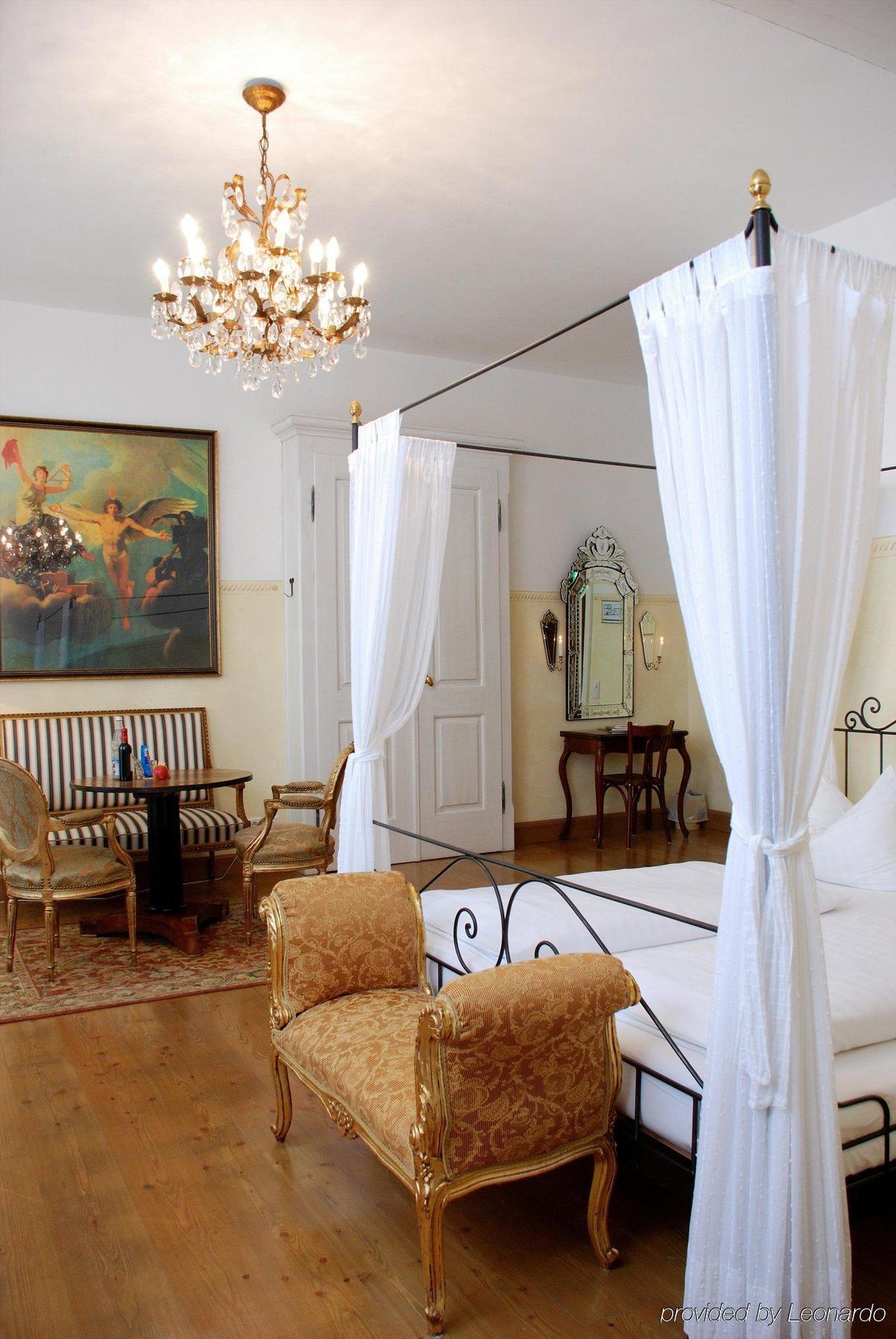 Hotel Orphee - Grosses Haus Řezno Pokoj fotografie