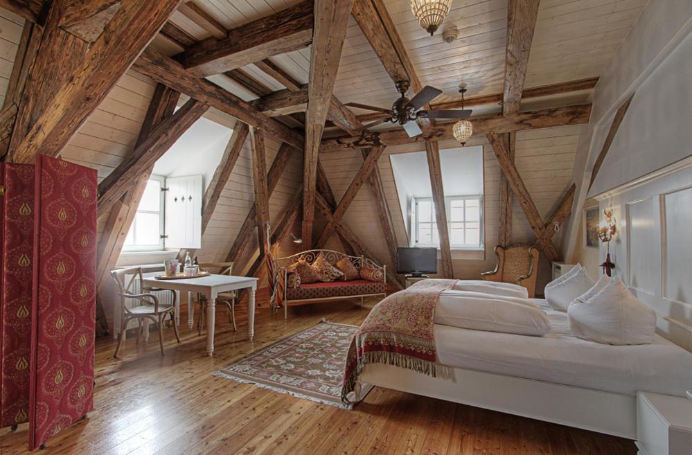 Hotel Orphee - Grosses Haus Řezno Pokoj fotografie